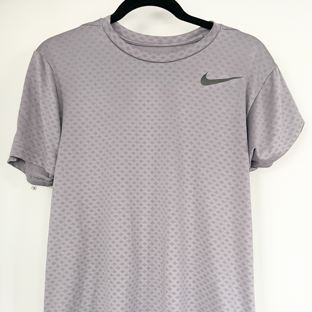 Nike breathe, dry, fit T-shirt size small